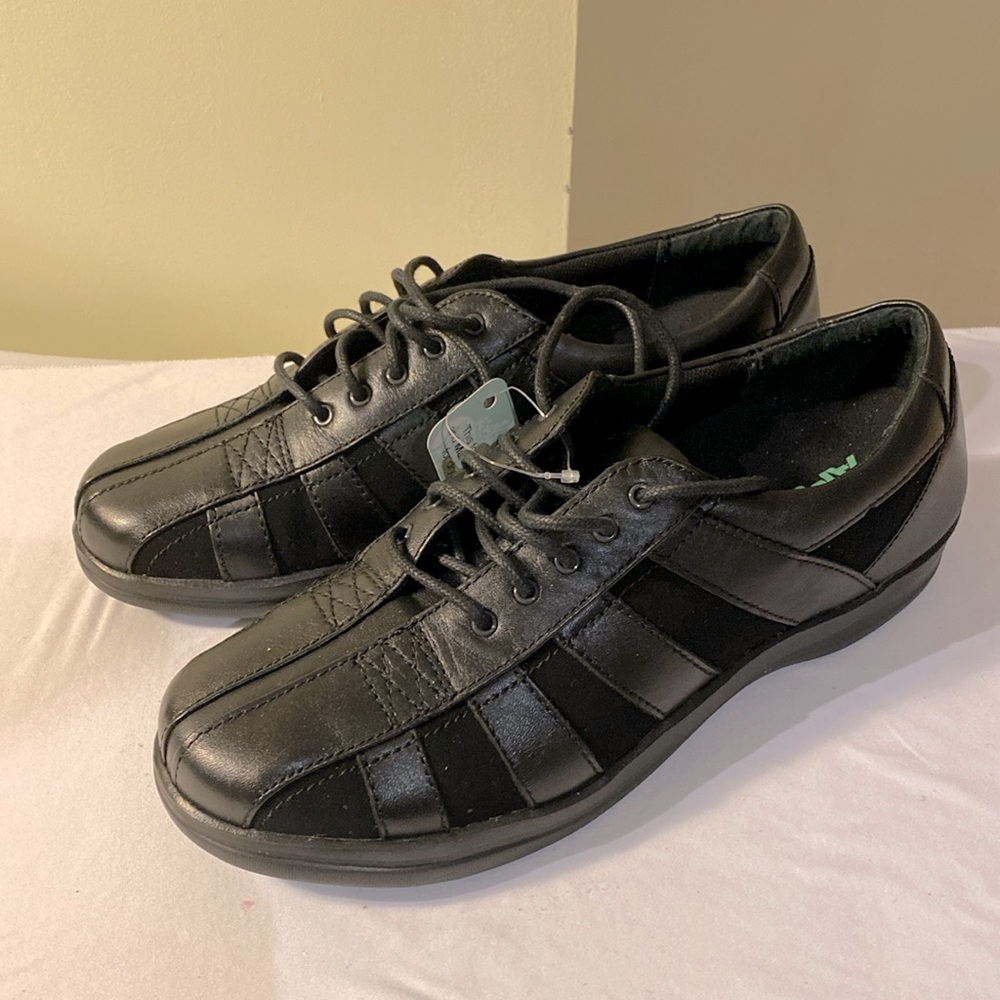 Apex Women's Eliza Black Striped Lace up Sneakers Size 8